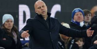 Слот не успял да проведе пресконференцията след дербито