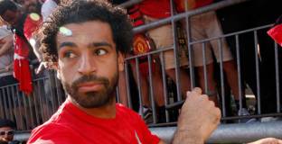 Салах от Ливърпул подписа шалче на ЦСКА в САЩ (снимки)