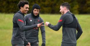 Ван Дайк и Гомес ще се присъединят към Ливърпул на сбора в Австрия