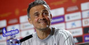 Луис Енрике остава начело на Испания