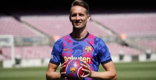 Барселона иска да се избави от Де Йонг през януари