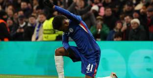 Челси разгроми Хъл Сити 