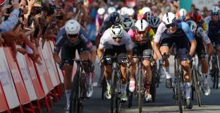 Филипсен спечели първия етап от Вуелта-2025