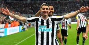  Алмирон продължи с Нюкасъл