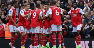 Невил: Арсенал ще стане шампион, ако победи Ливърпул 