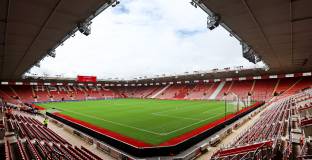 Арсенал ще се разправи със Светците