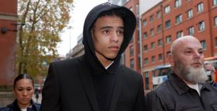 Ман Юнайтед няма да завърши разследването на Грийнууд до края на сезона 