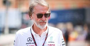 Сър Ратклиф призова феновете за 