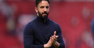 Аморим ще плати пътя на 30 служители на Ман Юнайтед до Билбао