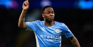  Стърлинг ще реши за бъдещето си до две седмици