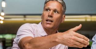  Ван Бастен: Кройф би се срамувал да види как Барса се държи днес