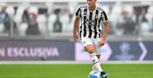  Юве преговаря с агента на Де Лигт 