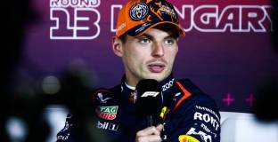 Съдиите взеха решение за сблъсъка между Верстапен и Хамилтън 