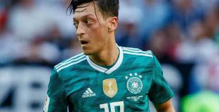 Президентът на Федерацията на Германия се извини на Йозил