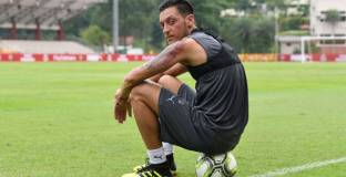 Наки: Йозил по-добре да обърне внимание на расизма в Турция