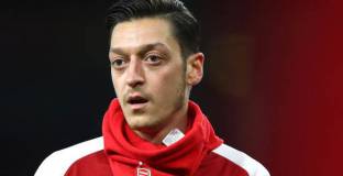 Уорнък предложи на Йозил да играе за Кардиф