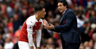 Емери не гарантира титулярно място на Йозил