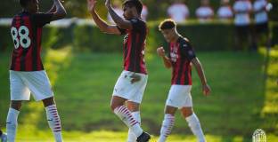 Милан - Новара 4:2 