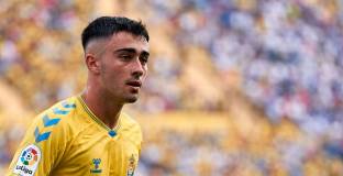  Милан преговаря за испански нападател