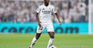 Реал продължи с Менди