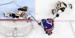 Бостън победи Айлъндърс, успех за Каролина 