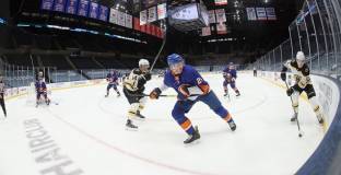 Бостън загуби от Айлъндърс