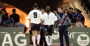 Шерингам и Коул прекратиха 20-годишната си вражда