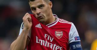 Джака отново ще играе за Арсенал