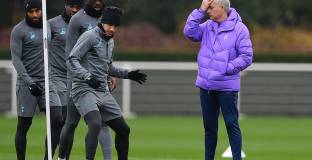 Уилшър се радва на успехите на Тотнъм