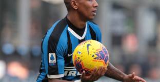 Йънг: Интер продължава битката