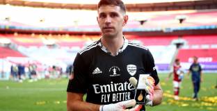 Десет клуба са се интересували от Мартинес