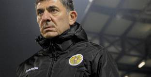 Наставникът на Армения подаде оставка