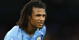   Челси се интересува от Аке