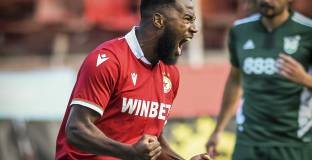 Един от бившите отбори на Бербатов пожела Дюкенс Назон