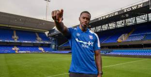 Аксел Туанзебе подписа с Ипсуич