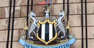 Продажбата на Нюкасъл се отлага за следващото лято 