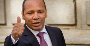 Бащата на Неймар се опитал да се сбие с Кантона