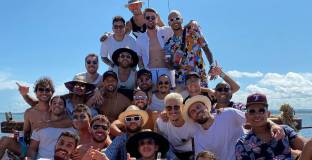 Заснеха Неймар пиян на плажа