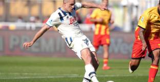 Аталанта разгроми Лече и се доближи до топ 4