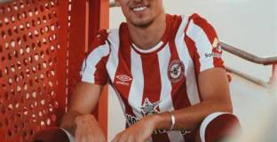  Дамсгор стана играч на Брентфорд 