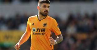   Невеш остава в Уулвс