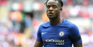  Евертън обсъжда покупката на Батшуай 