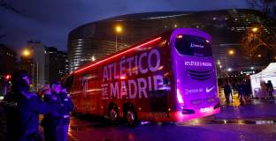 Напрежение в Барселона: фенове счупиха стъклото на автобуса на Атлетико