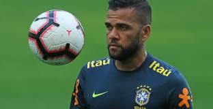 Алвеш: Оказах се прав за ръководството на Барса