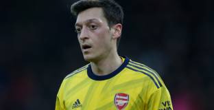 Китайците не споменаха Йозил в мача Борнемут - Арсенал