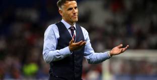 Фил Невил ще напусне женския национален отбор на Англия