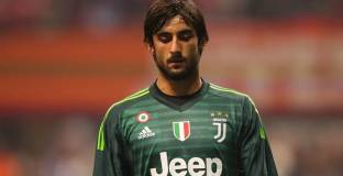  Ювентус продължи с Перин