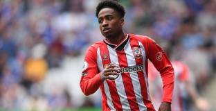  Челси отправи питане за Уокър-Питърс