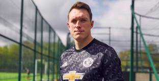 Джоунс отново се наслаждава на работата си