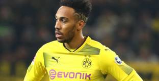 Феновете на Борусия искат Обамеянг да напусне клуба 